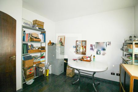 Casa à venda com 600m², 5 quartos e 5 vagas Casa à venda com 600m², 5 quartos e 5 vagasEscritório