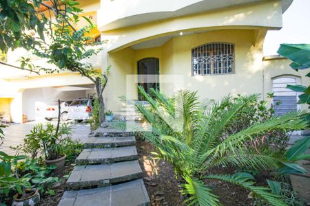 Casa à venda com 600m², 5 quartos e 5 vagas Casa à venda com 600m², 5 quartos e 5 vagasEntrada