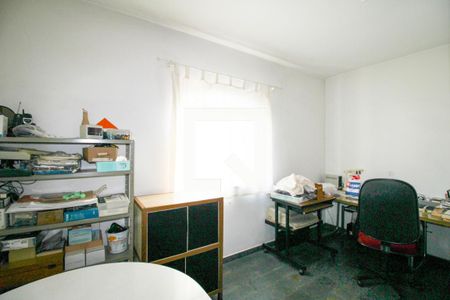 Casa à venda com 600m², 5 quartos e 5 vagas Casa à venda com 600m², 5 quartos e 5 vagasEscritório