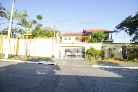 Casa à venda com 600m², 5 quartos e 5 vagas Casa à venda com 600m², 5 quartos e 5 vagasfachada