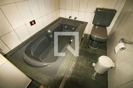 Casa à venda com 600m², 5 quartos e 5 vagas Casa à venda com 600m², 5 quartos e 5 vagasbanheiro da suite 2