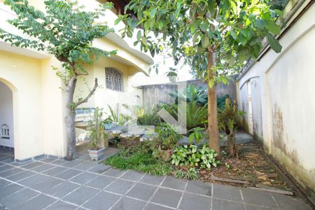 Casa à venda com 600m², 5 quartos e 5 vagas Casa à venda com 600m², 5 quartos e 5 vagasEntrada