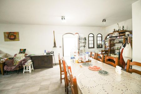 Casa à venda com 600m², 5 quartos e 5 vagas Casa à venda com 600m², 5 quartos e 5 vagasSala de Estar