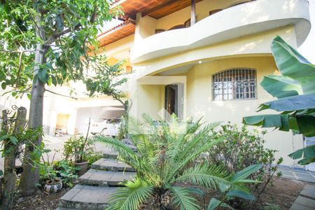 Casa à venda com 600m², 5 quartos e 5 vagas Casa à venda com 600m², 5 quartos e 5 vagasEntrada