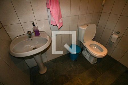 Casa à venda com 600m², 5 quartos e 5 vagas Casa à venda com 600m², 5 quartos e 5 vagaslavabo