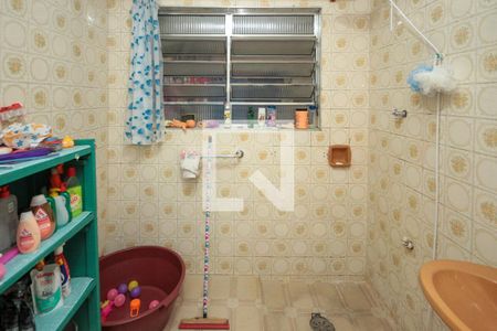 Casa à venda com 208m², 2 quartos e 2 vagasBanheiro