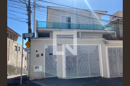 Casa à venda com 188m², 3 quartos e 5 vagas Casa à venda com 188m², 3 quartos e 5 vagasFachada