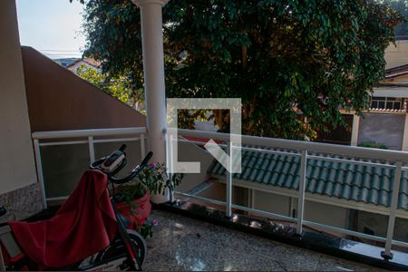 Casa à venda com 400m², 4 quartos e 4 vagas Casa à venda com 400m², 4 quartos e 4 vagasVaranda