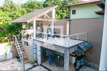 Casa à venda com 400m², 4 quartos e 4 vagas Casa à venda com 400m², 4 quartos e 4 vagasVaranda