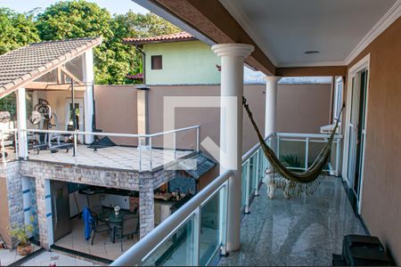 Casa à venda com 400m², 4 quartos e 4 vagas Casa à venda com 400m², 4 quartos e 4 vagasVaranda