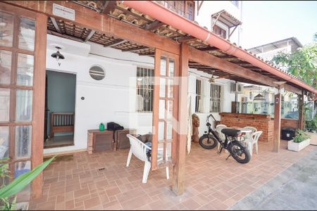 Casa de condomínio à venda com 60m², 1 quarto e 2 vagas Casa de condomínio à venda com 60m², 1 quarto e 2 vagasFachada