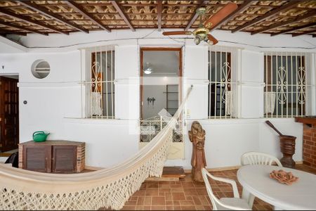 Casa de condomínio à venda com 60m², 1 quarto e 2 vagas Casa de condomínio à venda com 60m², 1 quarto e 2 vagasFachada