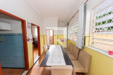 Casa à venda com 319m², 4 quartos e 3 vagas Casa à venda com 319m², 4 quartos e 3 vagasCozinha