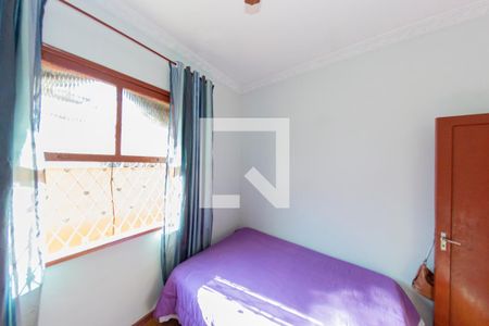 Casa à venda com 319m², 4 quartos e 3 vagas Casa à venda com 319m², 4 quartos e 3 vagasQuarto 2