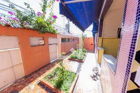 Casa à venda com 319m², 4 quartos e 3 vagas Casa à venda com 319m², 4 quartos e 3 vagasÁrea externa