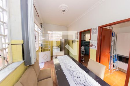 Casa à venda com 319m², 4 quartos e 3 vagas Casa à venda com 319m², 4 quartos e 3 vagasCozinha