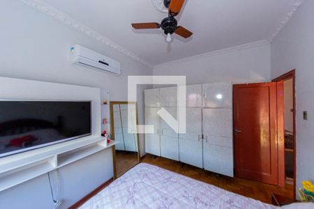 Casa à venda com 319m², 4 quartos e 3 vagas Casa à venda com 319m², 4 quartos e 3 vagasQuarto 1