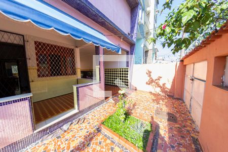 Casa à venda com 319m², 4 quartos e 3 vagas Casa à venda com 319m², 4 quartos e 3 vagasÁrea externa