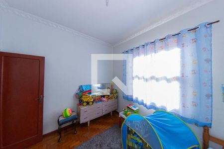 Casa à venda com 319m², 4 quartos e 3 vagas Casa à venda com 319m², 4 quartos e 3 vagasQuarto 3