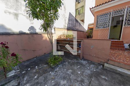 Casa à venda com 319m², 4 quartos e 3 vagas Casa à venda com 319m², 4 quartos e 3 vagasQuintal