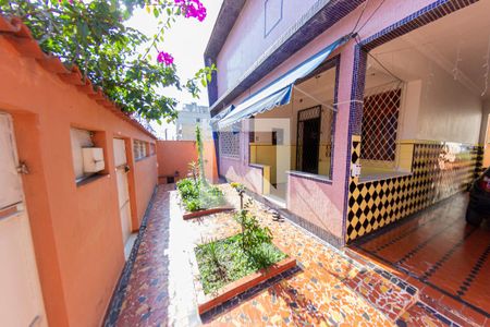 Casa à venda com 319m², 4 quartos e 3 vagas Casa à venda com 319m², 4 quartos e 3 vagasÁrea externa