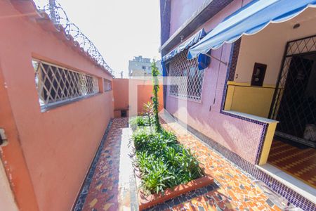 Casa à venda com 319m², 4 quartos e 3 vagas Casa à venda com 319m², 4 quartos e 3 vagasÁrea externa