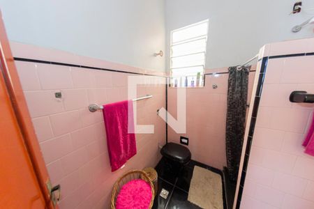 Casa à venda com 319m², 4 quartos e 3 vagas Casa à venda com 319m², 4 quartos e 3 vagasBanheiro