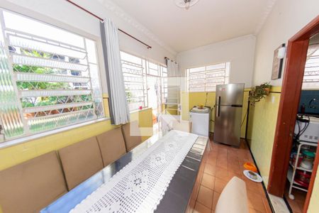 Casa à venda com 319m², 4 quartos e 3 vagas Casa à venda com 319m², 4 quartos e 3 vagasCozinha