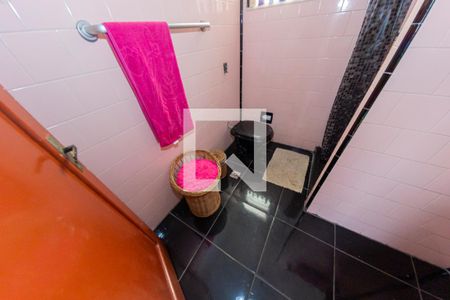 Casa à venda com 319m², 4 quartos e 3 vagas Casa à venda com 319m², 4 quartos e 3 vagasBanheiro