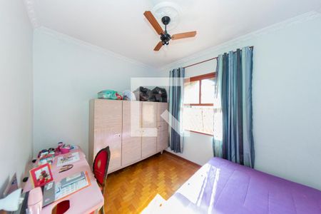 Casa à venda com 319m², 4 quartos e 3 vagas Casa à venda com 319m², 4 quartos e 3 vagasQuarto 2