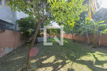 Casa à venda com 319m², 4 quartos e 3 vagas Casa à venda com 319m², 4 quartos e 3 vagasQuintal