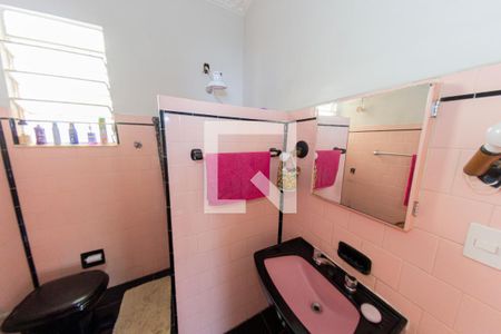 Casa à venda com 319m², 4 quartos e 3 vagas Casa à venda com 319m², 4 quartos e 3 vagasBanheiro