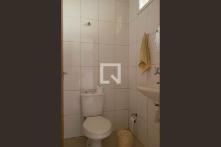 Casa à venda com 304m², 3 quartos e 5 vagas Casa à venda com 304m², 3 quartos e 5 vagasBanheiro serviço