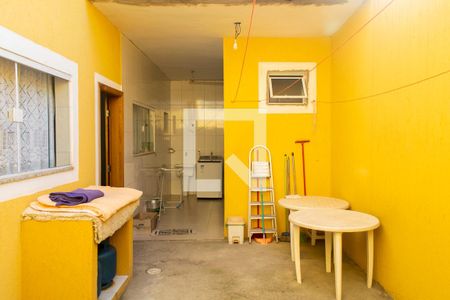 Casa à venda com 304m², 3 quartos e 5 vagas Casa à venda com 304m², 3 quartos e 5 vagasQuintal