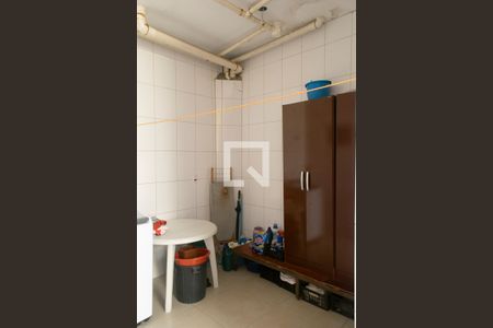 Casa à venda com 304m², 3 quartos e 5 vagas Casa à venda com 304m², 3 quartos e 5 vagasÁrea de Serviço