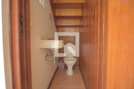 Casa de condomínio à venda com 107m², 4 quartos e 2 vagasLavabo