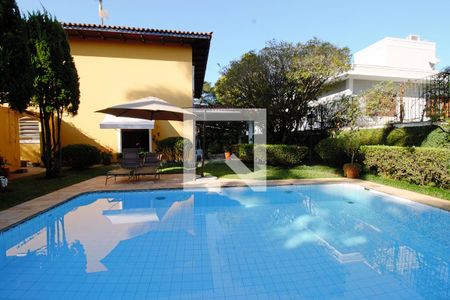 Casa à venda com 440m², 4 quartos e 3 vagas Casa à venda com 440m², 4 quartos e 3 vagasPiscina