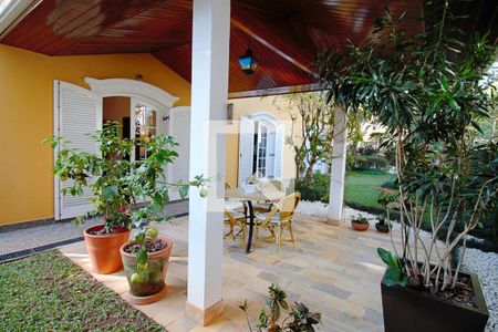 Casa à venda com 440m², 4 quartos e 3 vagas Casa à venda com 440m², 4 quartos e 3 vagasQuintal