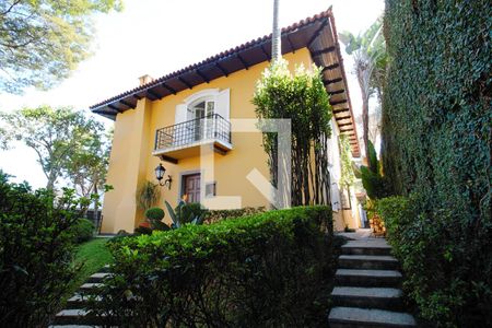 Casa à venda com 440m², 4 quartos e 3 vagas Casa à venda com 440m², 4 quartos e 3 vagasQuintal