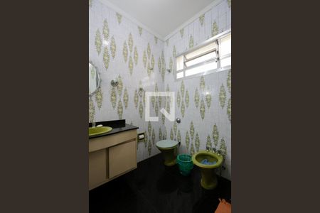 Casa à venda com 192m², 4 quartos e 2 vagas Casa à venda com 192m², 4 quartos e 2 vagasBanheiro