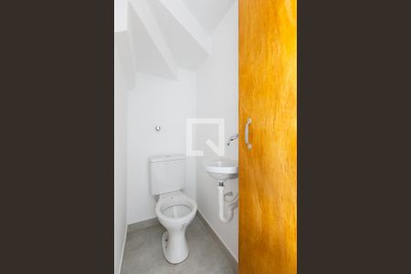 Lavabo  de casa de condomínio para alugar com 2 quartos, 63m² em Itaquera, São Paulo