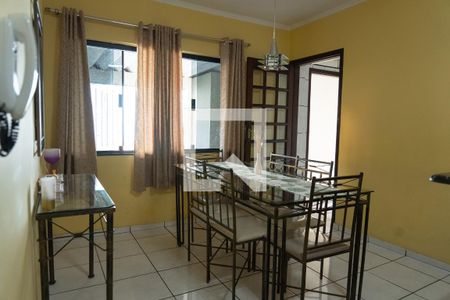 Casa à venda com 200m², 3 quartos e 3 vagas Casa à venda com 200m², 3 quartos e 3 vagasSala de Jantar