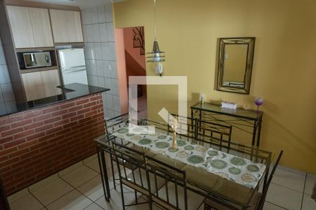 Casa à venda com 200m², 3 quartos e 3 vagas Casa à venda com 200m², 3 quartos e 3 vagasSala de Jantar