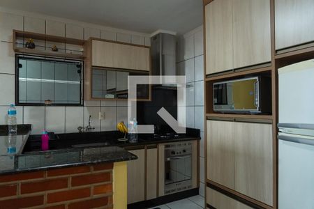 Casa à venda com 200m², 3 quartos e 3 vagas Casa à venda com 200m², 3 quartos e 3 vagasCozinha - Armários
