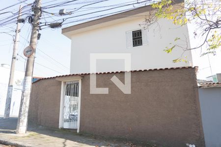 Casa à venda com 200m², 3 quartos e 3 vagas Casa à venda com 200m², 3 quartos e 3 vagasFachada