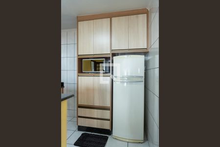 Casa à venda com 200m², 3 quartos e 3 vagas Casa à venda com 200m², 3 quartos e 3 vagasCozinha - Armários