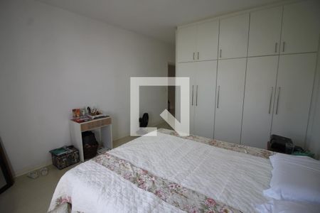 Casa à venda com 240m², 3 quartos e 3 vagasQuarto 3 - Suíte