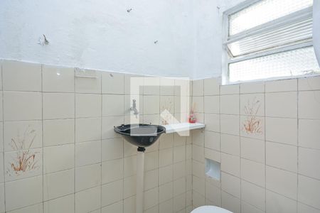 Banheiro de casa para alugar com 1 quarto, 18m² em Jardim Umuarama, São Paulo