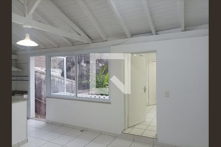Casa à venda com 390m², 3 quartos e 3 vagas Casa à venda com 390m², 3 quartos e 3 vagasCozinha