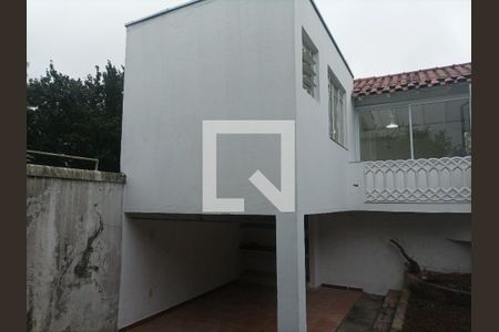 Casa à venda com 390m², 3 quartos e 3 vagas Casa à venda com 390m², 3 quartos e 3 vagasQuintal